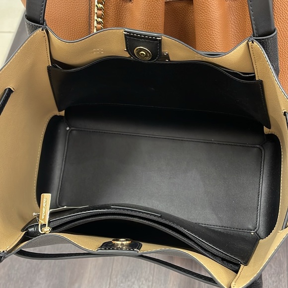 MICHAEL KORS
Reed Large Logo Belted Shoulder Tote Bag
Black 
NWT - Picture 11 of 16